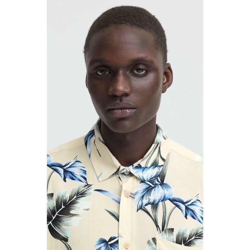 Camicia a fantasia con foglie